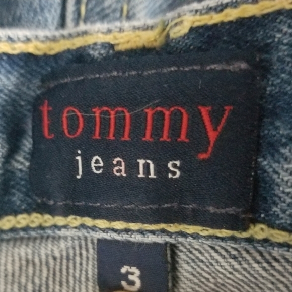 Tommy Hilfiger Distressed Mid Rise Blue Denim Logo Cutoff Jean Shorts Size 3. - Picture 7 of 8